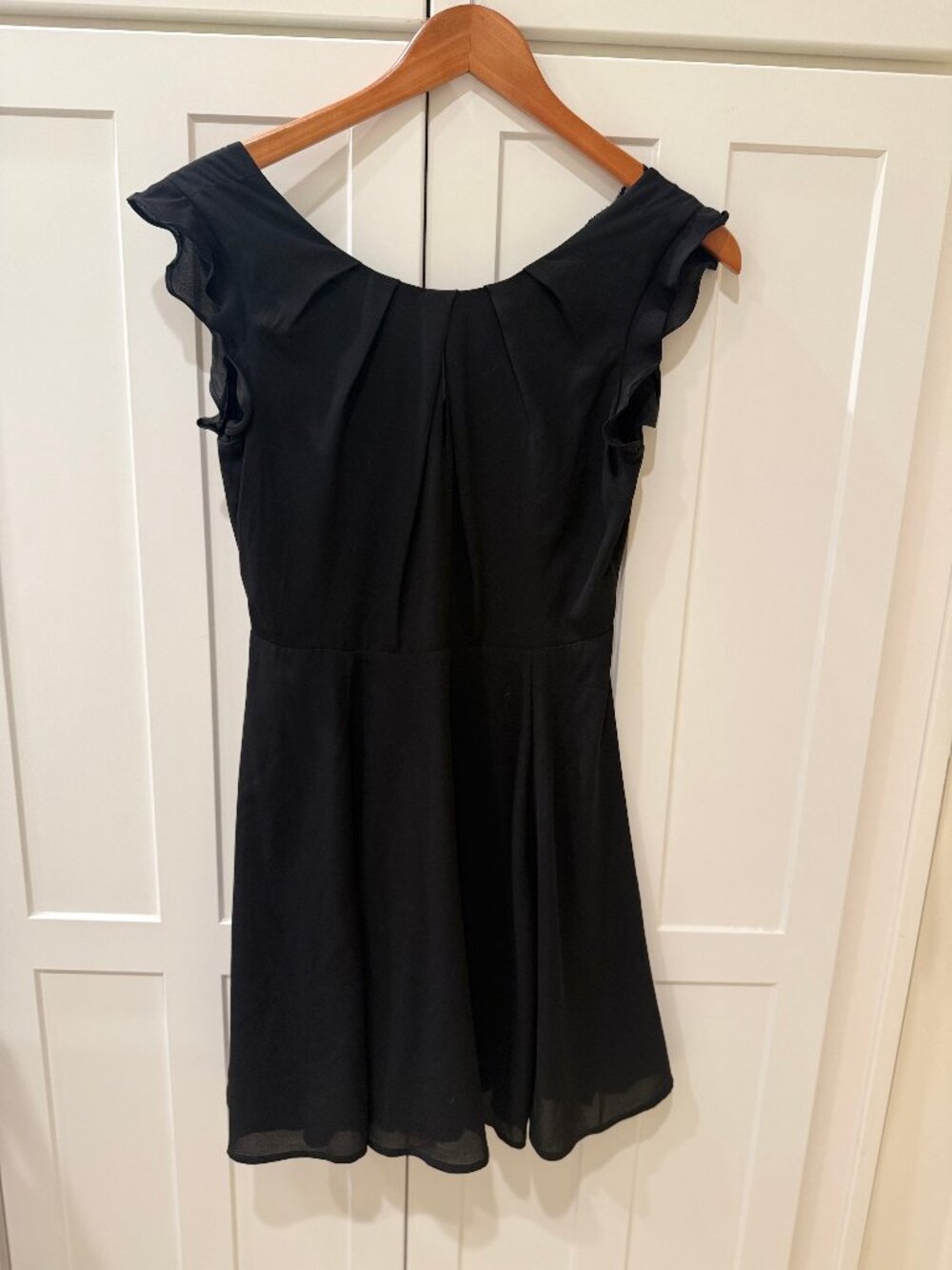 Express Black Lace Back Fit & Flare Dress Size 2 Flutter Sleeve Cocktail Dress - Picture 2 of 8